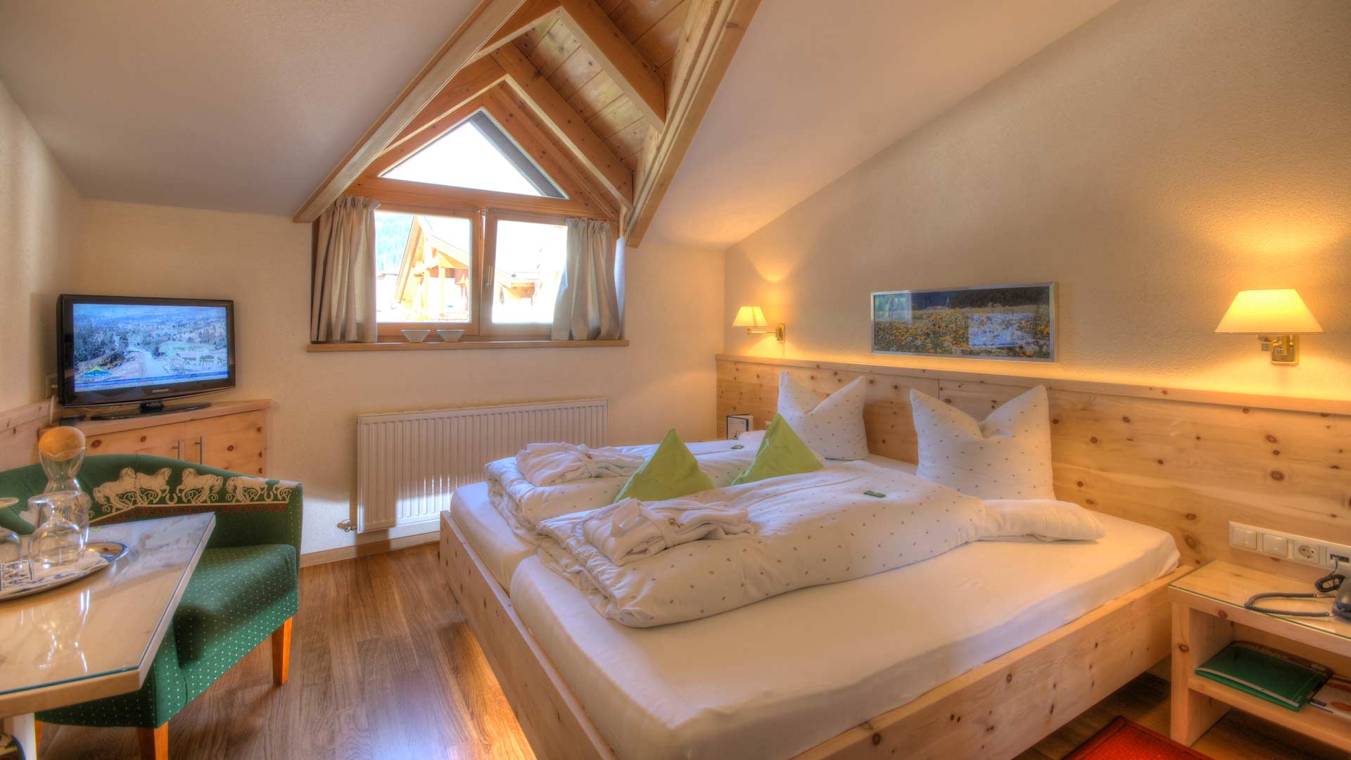 hotel_darrehof_serfaus_doppelzimmer_bergblick.jpg