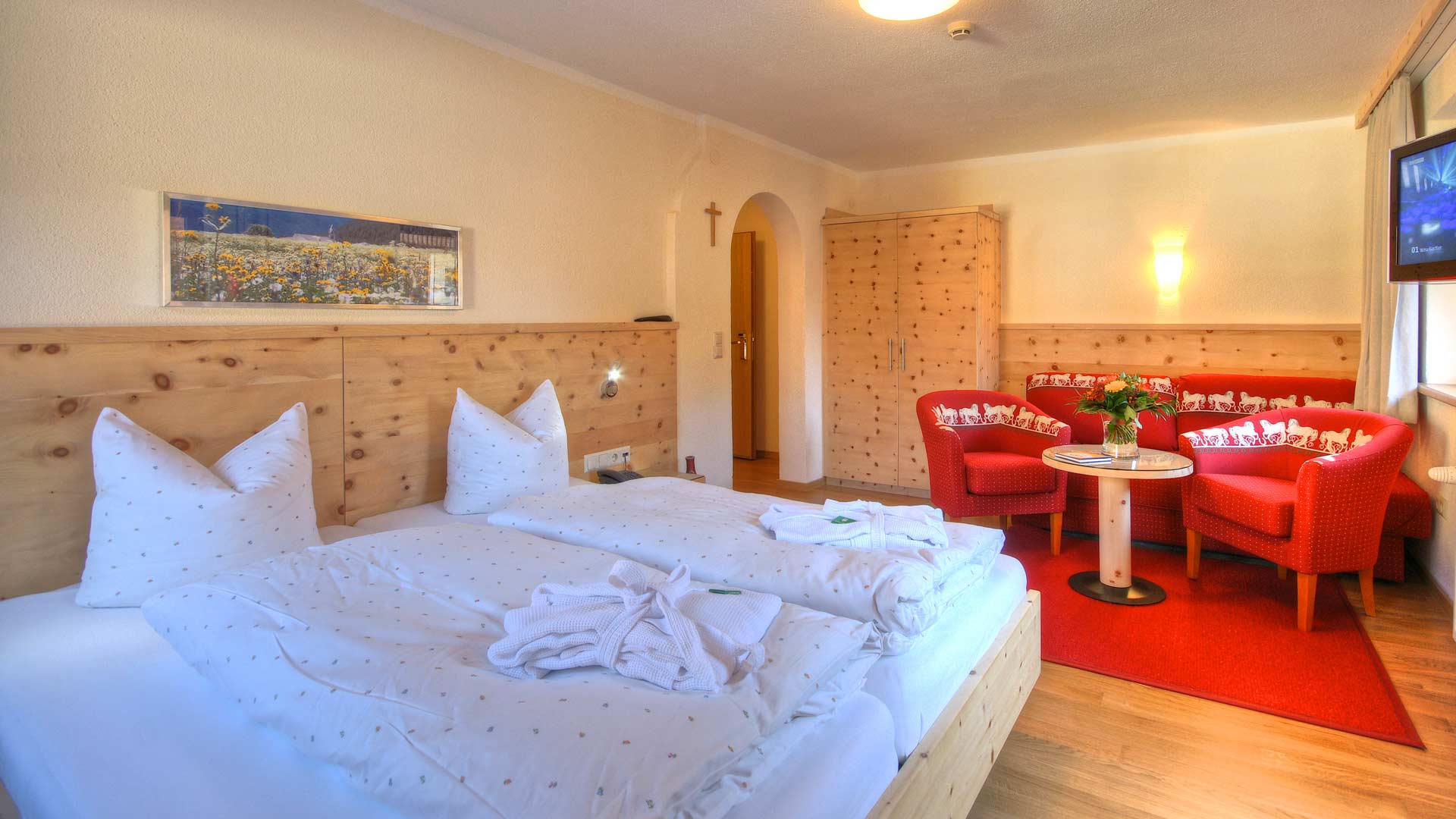hotel_darrehof_serfaus_dreibettzimmer.jpg