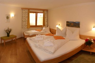 01c_darrehof_lavendel_schlafzimmer.jpg