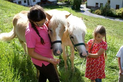 gut_darrehof_serfaus_pferd_kinder.jpg