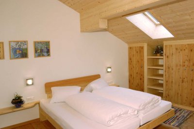 02a_darrehof_kiefer_schlafzimmer.jpg