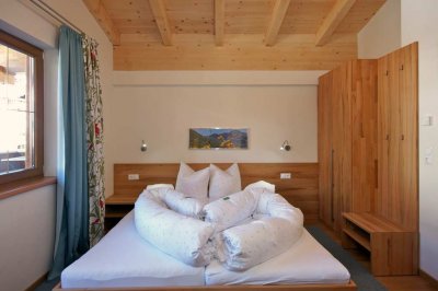 02a_darrehof_holunder_schlafzimmer_2.jpg