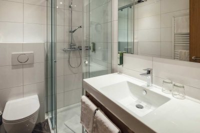 03c_darrehof_koenigskerze_badezimmer.jpg