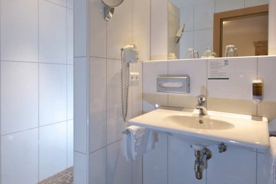 02c_darrehof_doppelzimmer_mit_balkon_bad_4.jpg