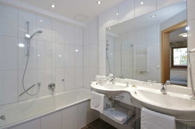 04a_darrehof_mistel_silberdistel_badezimmer.jpg