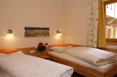 02a_darrehof_minze_melisse_zweibettzimmer.jpg