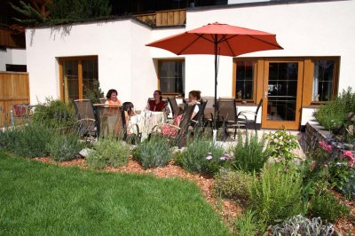 01b_darrehof_serfaus_hotel_terrasse.jpg