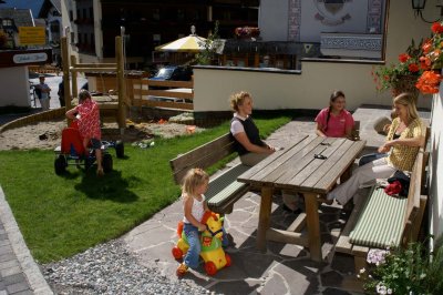 01c_darrehof_serfaus_hotel_spielplatz.jpg