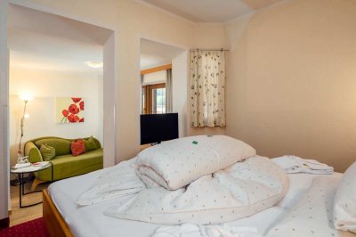 05b_darrehof_dreibettzimmer_loewenzahn_balkon.jpg