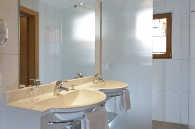 04b_darrehof_mistel_silberdistel_badezimmer.jpg