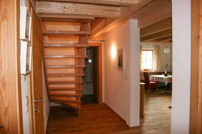 02a_gut_darrehof_ferienwohnung_treppe.jpg
