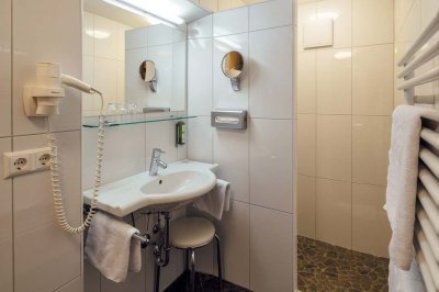 02c_darrehof_laerche_badezimmer.jpg