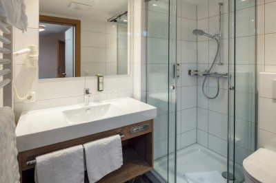 02c_darrehof_koenigskerze_badezimmer.jpg